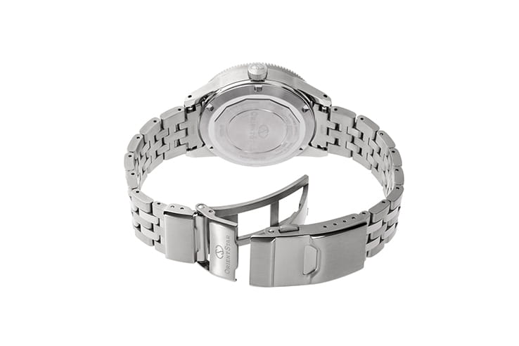 Orient RE-AU0702B мужские часы застежка крупным планом