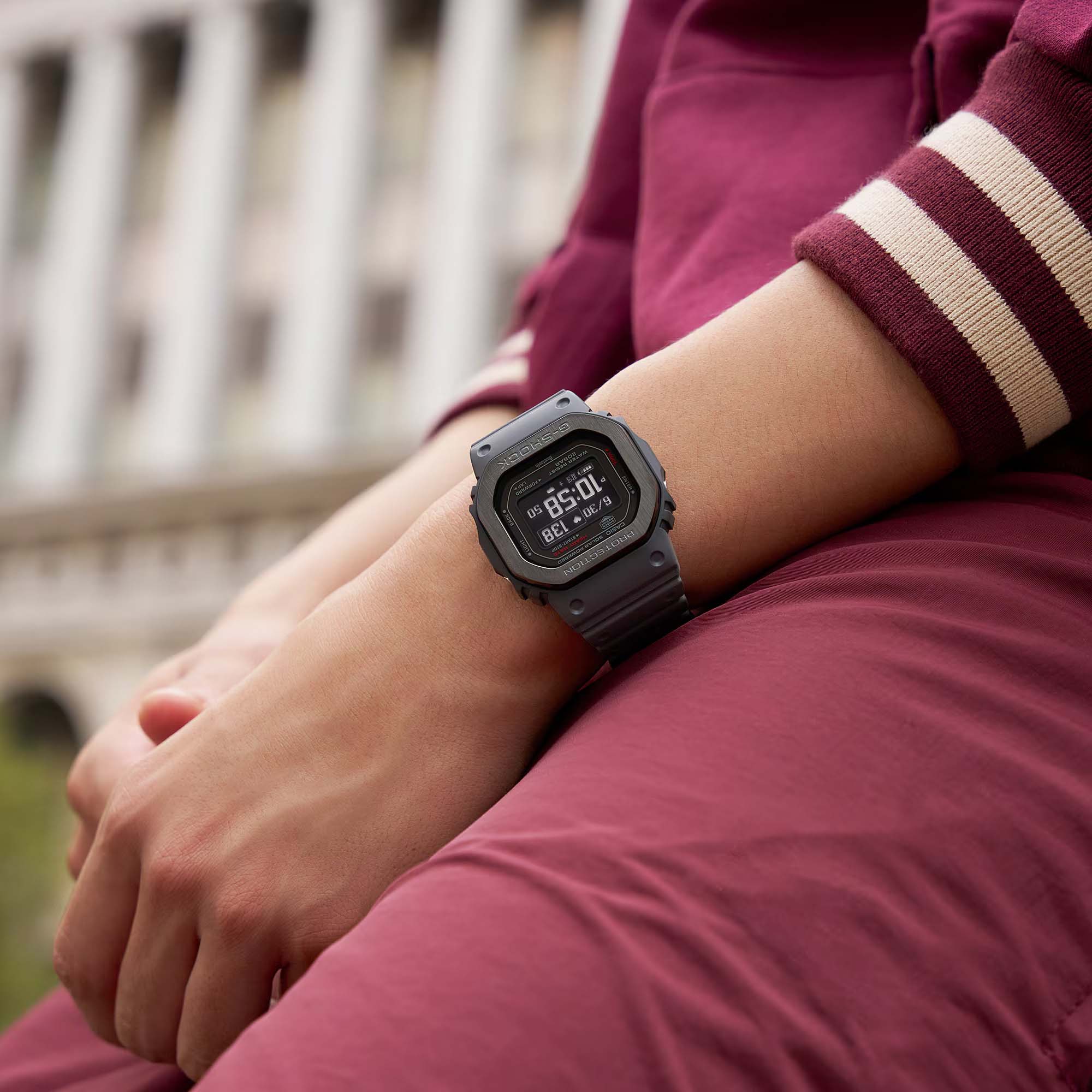 Casio Casio G-Shock DW-H5600MB-8DR (DW-H5600MB-8) лимитированной серии, наручные мужские часы фото под углом
