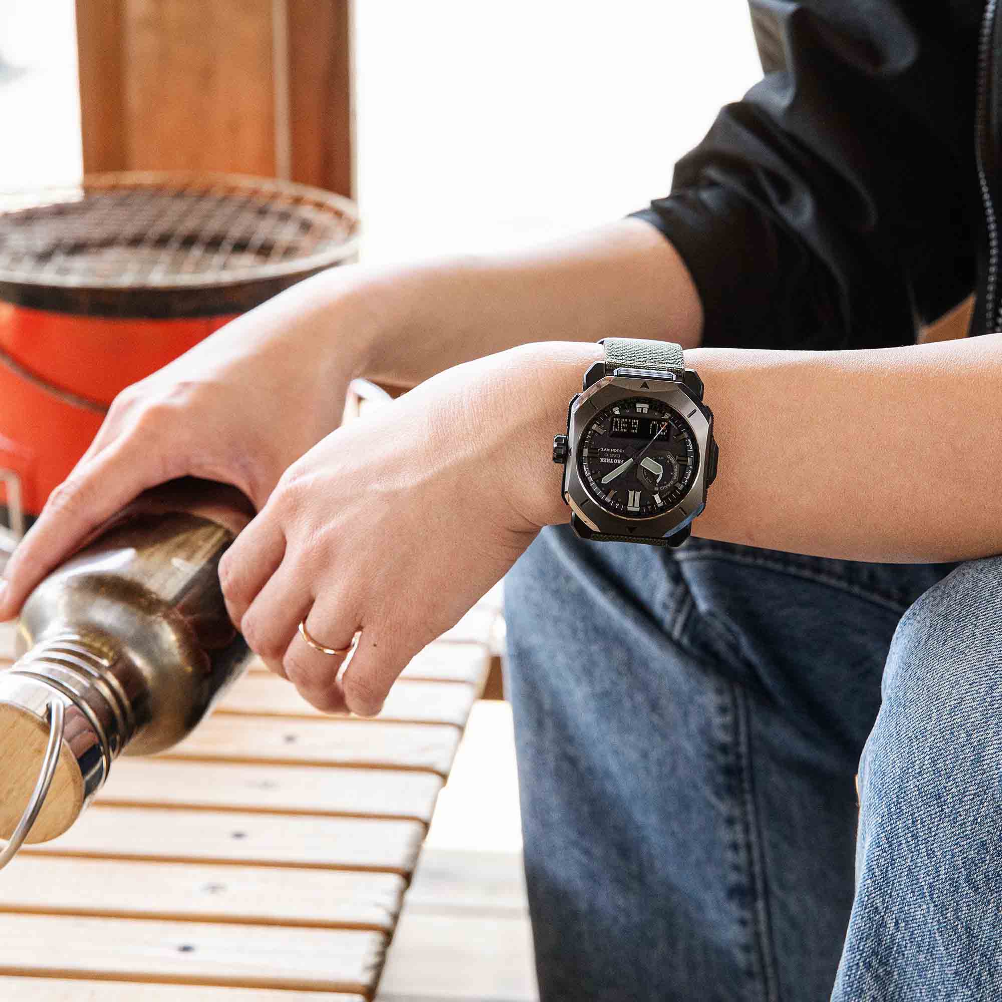 Casio Casio Pro Trek PRW-6900YB-3DR (PRW-6900YB-3) PRW, наручные мужские часы фото под углом