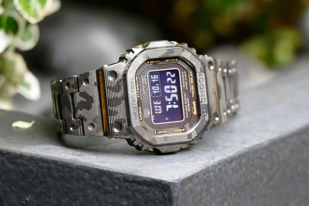 Casio Casio G-Shock GMW-B5000TCM-1, g-shock япония мужские часы на браслете титановый боковой вид