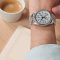 Longines L26734786 мужские часы застежка крупным планом