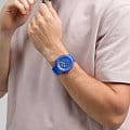Swatch SB05N116 мужские часы застежка крупным планом