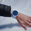 Swatch Swatch Big Bold Bioceramic SB03N102 кварцевые мужские часы часы крупный план синий циферблата