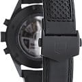 TAG Heuer CAR2B80.FC6325 мужские часы застежка крупным планом