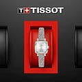 Tissot Tissot Lovely Square T058.109.17.036.02 кварцевые женские часы часы крупный план серебристый циферблата