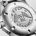 Longines L37814566 наручные мужские часы застежка крупным планом
