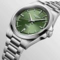Longines L38304026 мужские часы застежка крупным планом