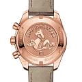 Omega Omega Speedmaster 38 324.68.38.50.02.003  наручные женские часы фото под углом.
