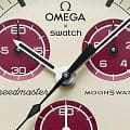 Swatch Swatch x Omega Bioceramic Moonswatch Mission to Pluto SO33M101  наручные мужские часы фото под углом.