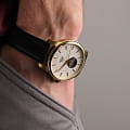 Swiss Military by Chrono Swiss Military by Chrono SMA34050.08 механические мужские часы часы, крупный план белый циферблат